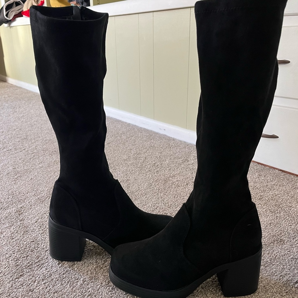 BRAND NEW Knee High Suede Boots *NEVER WORN*